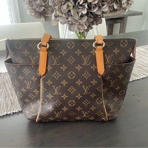 Ladies Tote *REDUCED THIS WEEKEND ONLY*